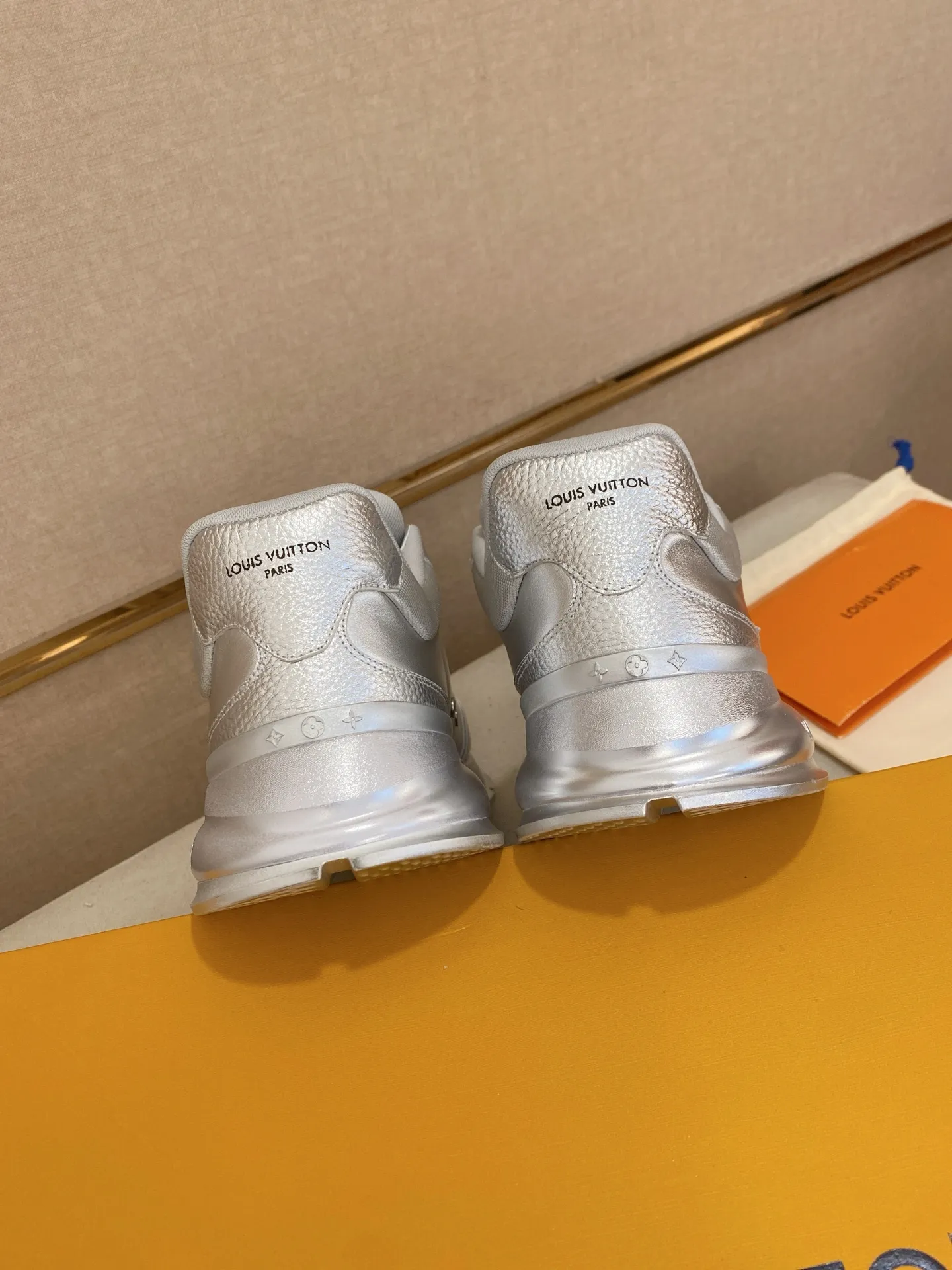 Men's shoes 💰: 660💰 LV. Popular items in men's shoes counter, official website synchronization, 1:1 high quality shipping ✔️Original cowhide, original factory sole, 39-45 (38.46 customized, non-refundable)